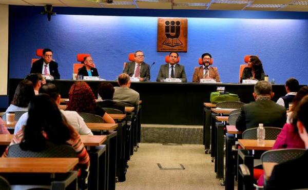 Eduardo Ramírez asiste a la presentación del libro "Democracia Plebiscitaria y Estado de Derecho"