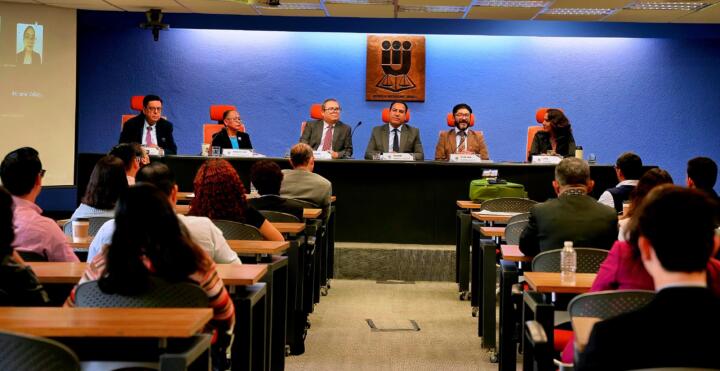 Eduardo Ramírez asiste a la presentación del libro "Democracia Plebiscitaria y Estado de Derecho"