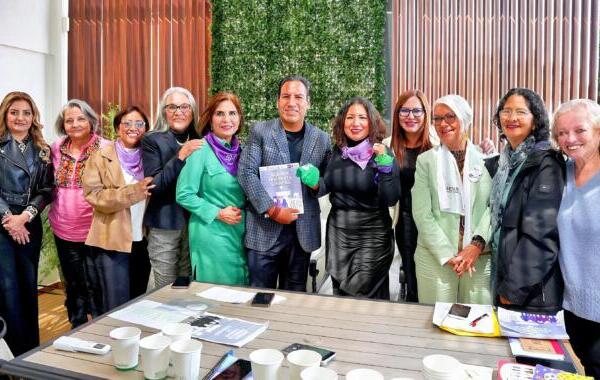 Eduardo Ramírez se reúne con las representantes de la agenda feminista en Chiapas