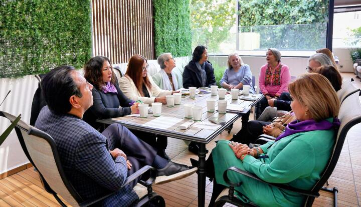 Eduardo Ramírez se reúne con las representantes de la agenda feminista en Chiapas