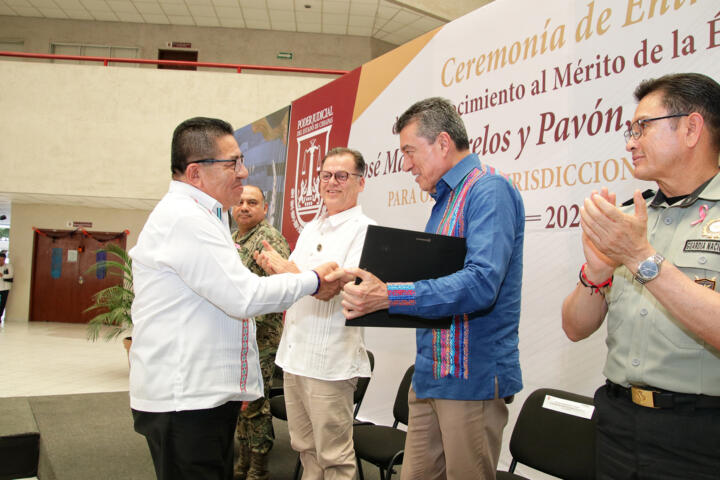 Entrega Rutilio Escandón reconocimiento al Mérito de la Ética Judicial, José María Morelos y Pavón, Siervo de la Nación 2024