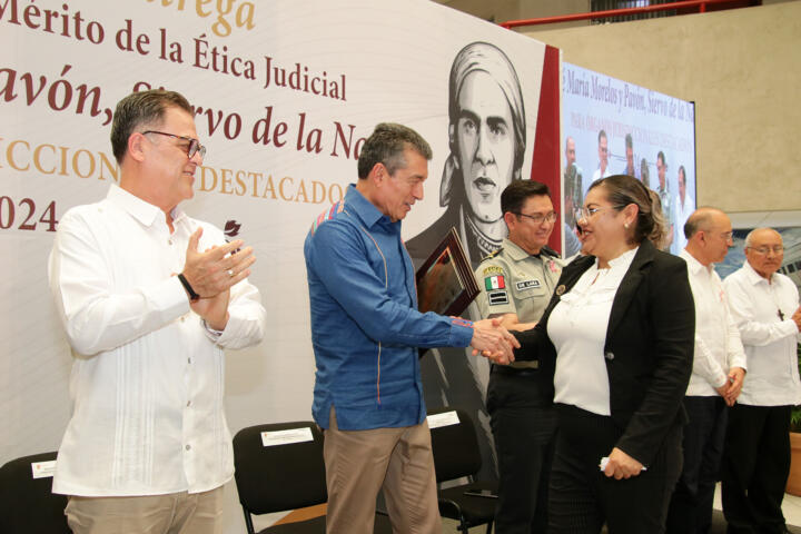 Entrega Rutilio Escandón reconocimiento al Mérito de la Ética Judicial, José María Morelos y Pavón, Siervo de la Nación 2024