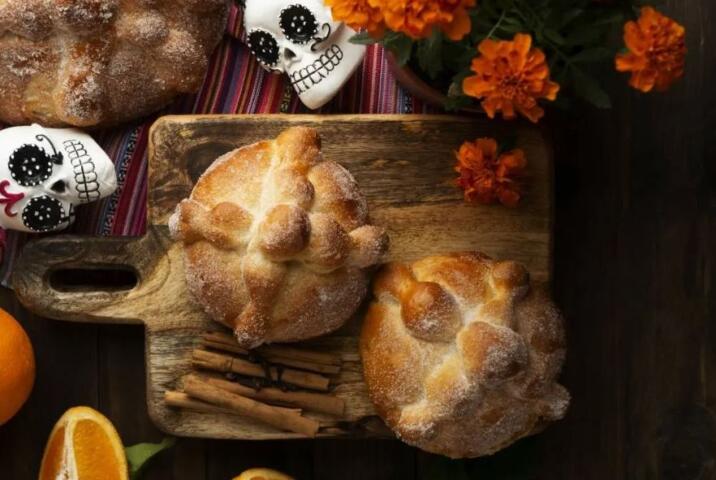 Pan de muerto: descubre su historia y significado en la celebración del Día de Muertos