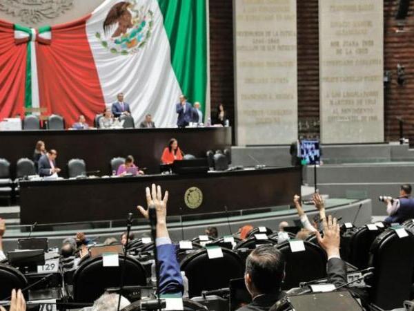 Diputados dan luz verde a la "ley silla" para mejorar condiciones laborales