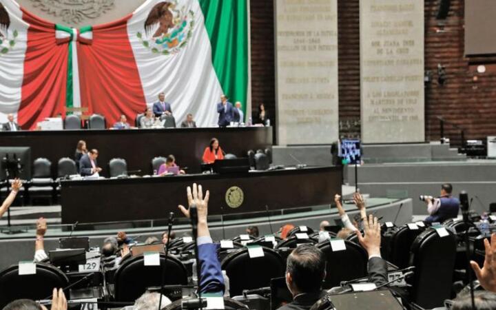 Diputados dan luz verde a la "ley silla" para mejorar condiciones laborales
