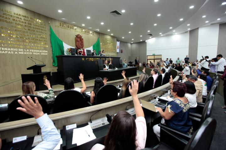 Ayuntamientos turnan al Congreso Iniciativas de Leyes Municipales