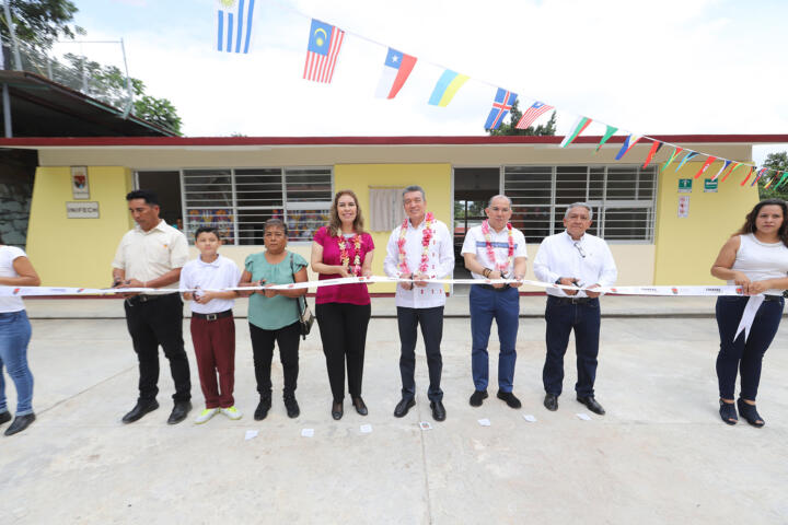 Rutilio Escandón inaugura aulas en la Escuela Primaria Salvador Urbina, en Tuxtla Gutiérrez