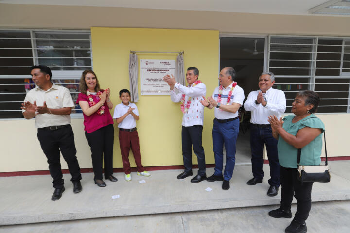 Rutilio Escandón inaugura aulas en la Escuela Primaria Salvador Urbina, en Tuxtla Gutiérrez