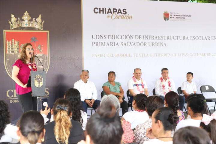 Rutilio Escandón inaugura aulas en la Escuela Primaria Salvador Urbina, en Tuxtla Gutiérrez