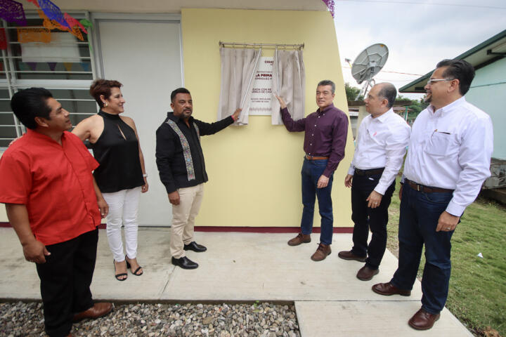 En Mezcalapa, inaugura Rutilio Escandón obras de infraestructura educativa y de recreación