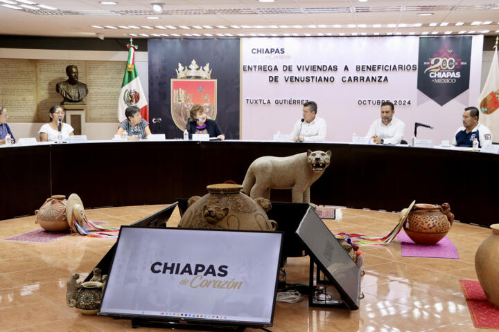 Entrega Rutilio Escandón viviendas a familias del municipio de Venustiano Carranza