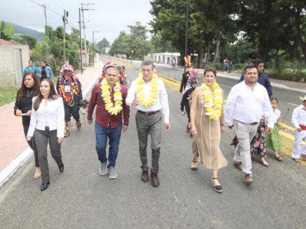 En Las Rosas, Rutilio Escandón inaugura la pavimentación del bulevar con inversión cercana a los 30 mdp