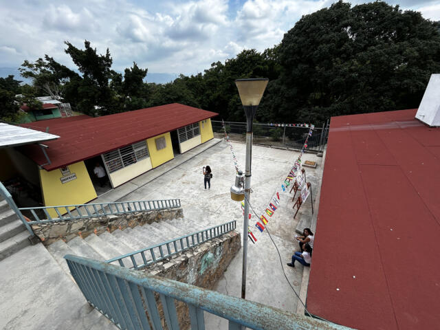 Rutilio Escandón inaugura aulas en la Escuela Primaria Salvador Urbina, en Tuxtla Gutiérrez