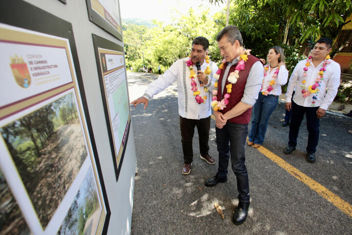 Rutilio Escandón inaugura camino en beneficio de los municipios de Tecpatán y Francisco León