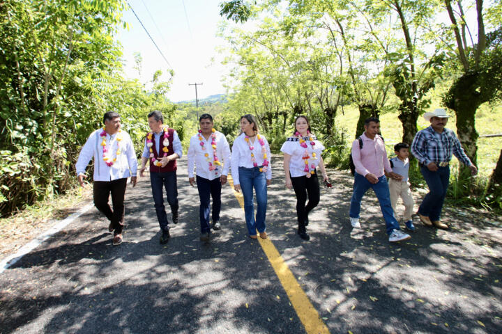 Rutilio Escandón inaugura camino en beneficio de los municipios de Tecpatán y Francisco León