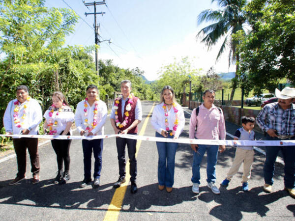 Rutilio Escandón inaugura camino en beneficio de los municipios de Tecpatán y Francisco León