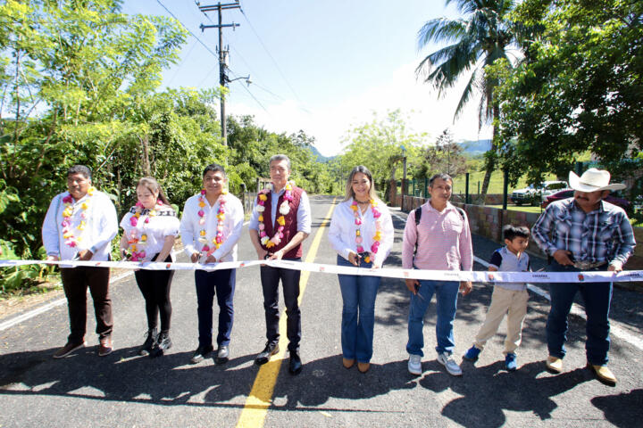 Rutilio Escandón inaugura camino en beneficio de los municipios de Tecpatán y Francisco León