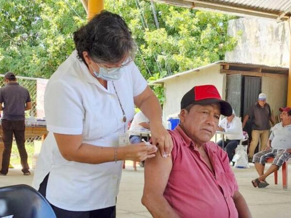 En Chiapas se garantiza la distribución y aplicación de vacunas contra influenza, COVID-19 y neumococo