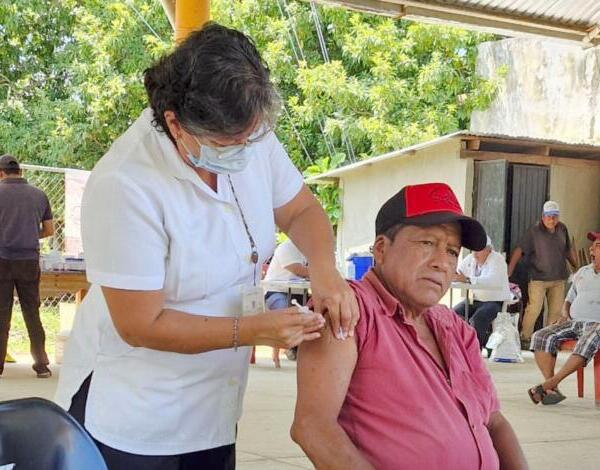 En Chiapas se garantiza la distribución y aplicación de vacunas contra influenza, COVID-19 y neumococo