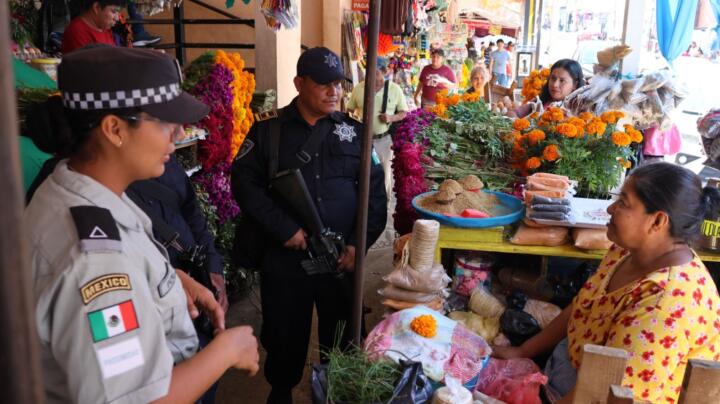 GN y SSyPC realizan acciones de prevención del delito y proximidad social en el centro de Tuxtla Gutiérrez