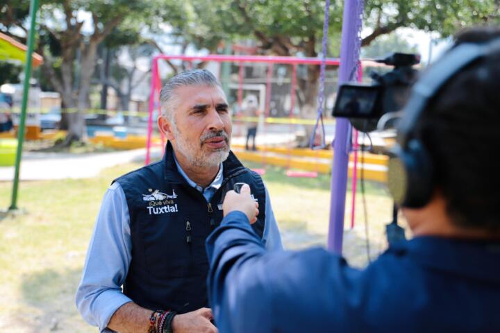 Supervisa Angel Torres rehabilitación del parque de la Colonia Caminera