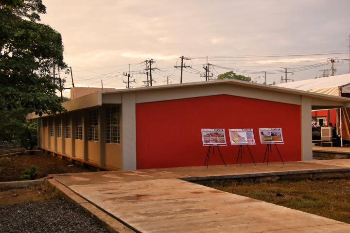 Rutilio Escandón entrega edificios de la Escuela Superior de Trabajo Social, en Tuxtla Chico