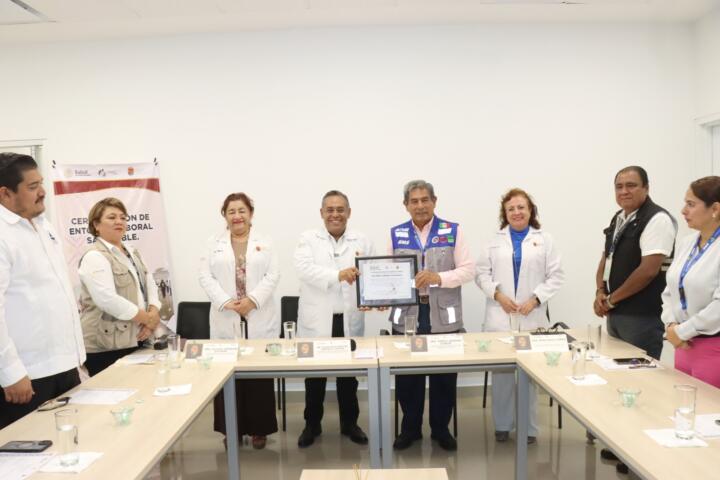 Salud certifica al Aeropuerto de Tapachula como Entorno Laboral Saludable y Seguro