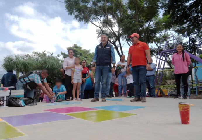 Encabeza Angel Torres rehabilitación del parque de la colonia Buenavista