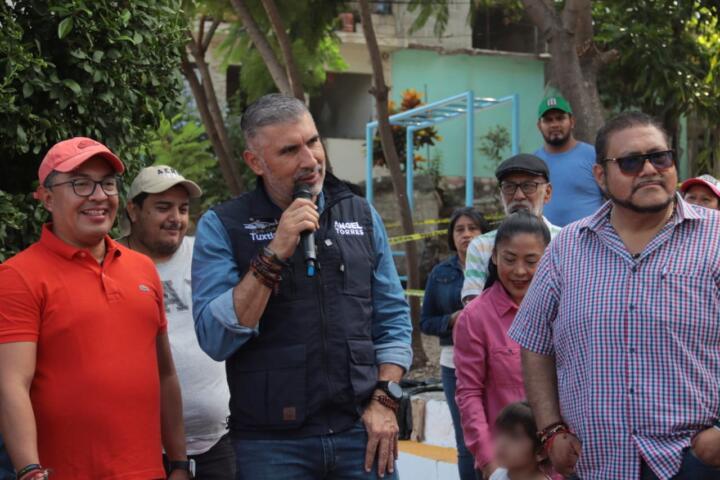 Encabeza Angel Torres rehabilitación del parque de la colonia Buenavista