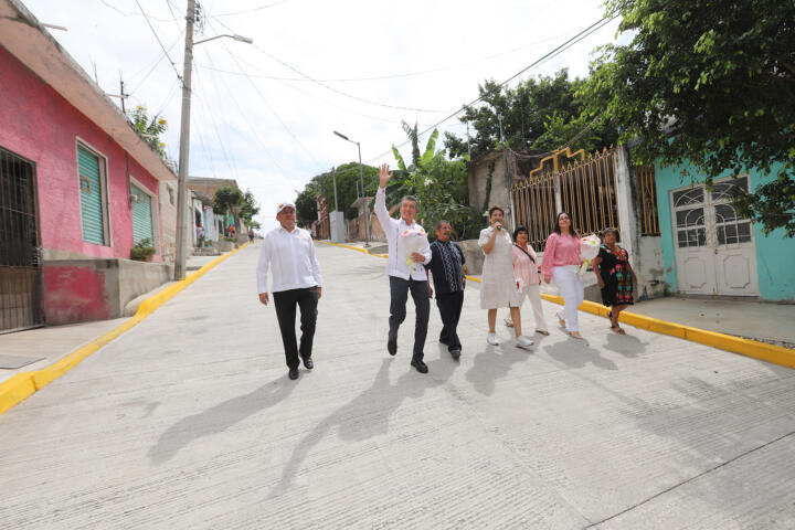 Inaugura Rutilio Escandón pavimentación de la calle Veinticuatro en la Colonia Las Casitas, en Tuxtla Gutiérrez