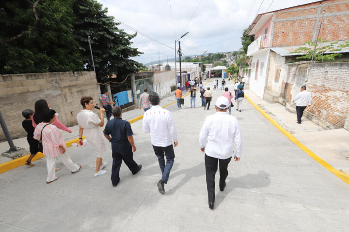 Inaugura Rutilio Escandón pavimentación de la calle Veinticuatro en la Colonia Las Casitas, en Tuxtla Gutiérrez