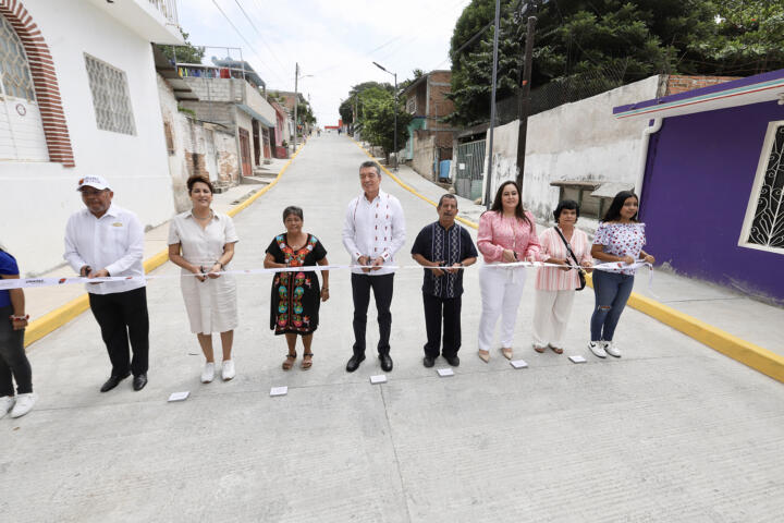 Inaugura Rutilio Escandón pavimentación de la calle Veinticuatro en la Colonia Las Casitas, en Tuxtla Gutiérrez