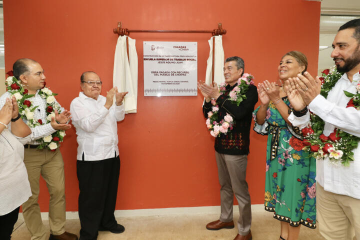 Rutilio Escandón entrega edificios de la Escuela Superior de Trabajo Social, en Tuxtla Chico