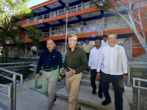 Fortalecimos la infraestructura educativa y pagamos deudas heredadas en la Unach: Rutilio Escandón