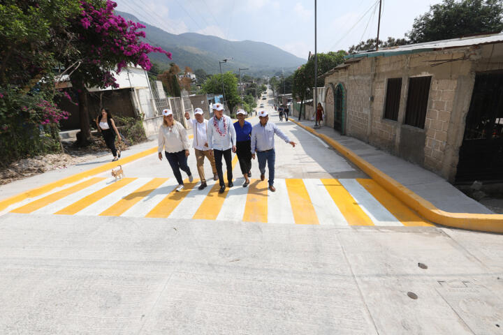 Rutilio Escandón inaugura la pavimentación de la avenida Baja California en la colonia Las Granjas