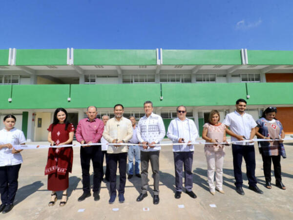 Rutilio Escandón inaugura edificio en la sede de la Unicach de Venustiano Carranza