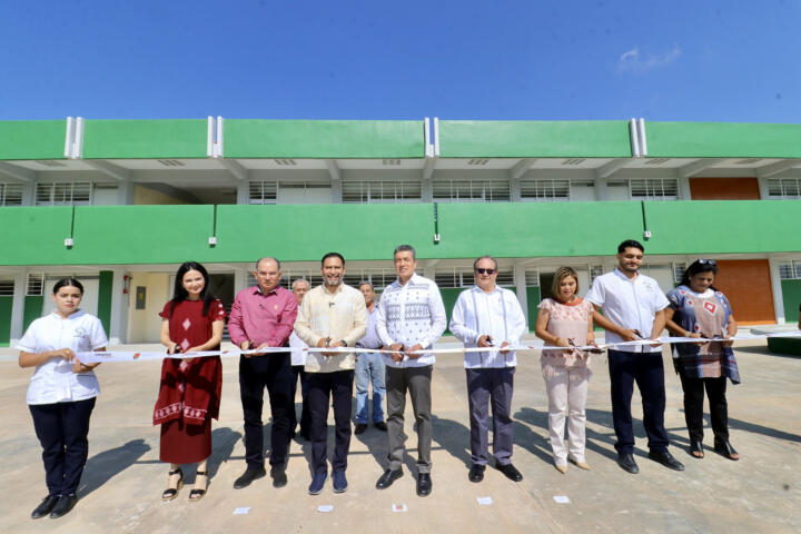 Rutilio Escandón inaugura edificio en la sede de la Unicach de Venustiano Carranza