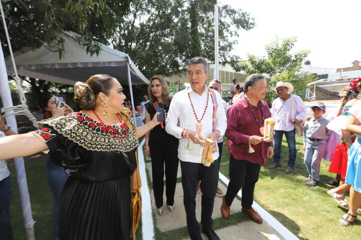 Rutilio Escandón y Julio Menchaca, gobernador de Hidalgo, firman convenio a favor de la digitalización de procesos y trámites