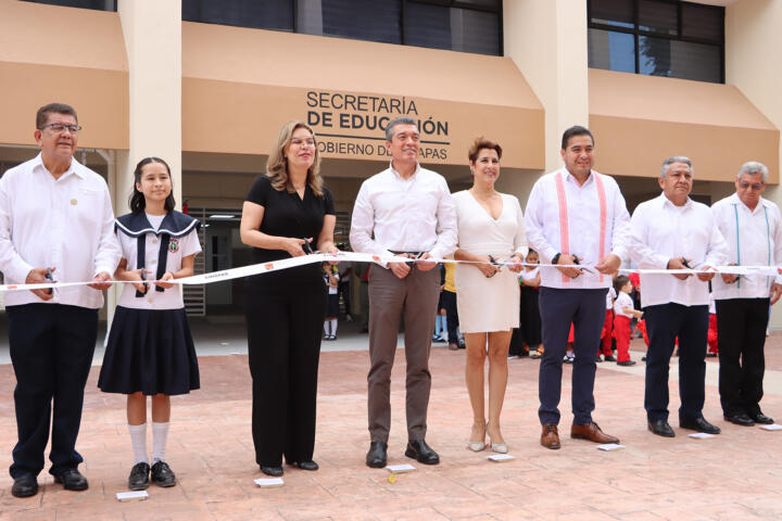 Rutilio Escandón inaugura edificio administrativo de la Secretaría de Educación y arranca entrega de mobiliario a escuelas