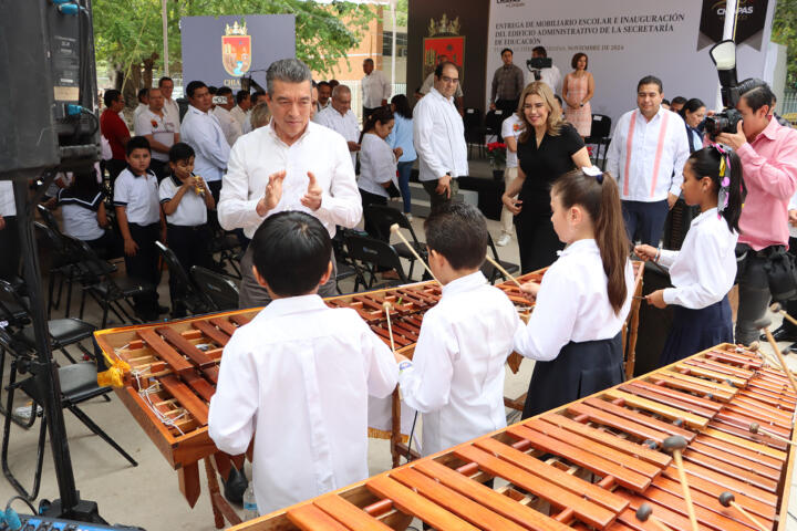 Rutilio Escandón inaugura edificio administrativo de la Secretaría de Educación y arranca entrega de mobiliario a escuelas