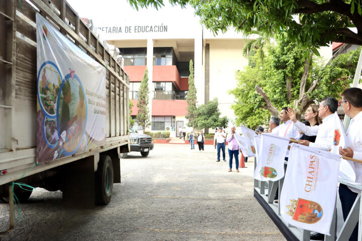 Rutilio Escandón inaugura edificio administrativo de la Secretaría de Educación y arranca entrega de mobiliario a escuelas