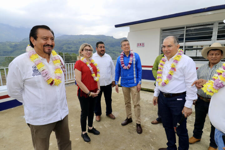 En Ixhuatán, Rutilio Escandón inaugura espacios en la Secundaria Técnica No. 83 y del Cobach Plantel 76