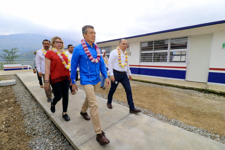 En Ixhuatán, Rutilio Escandón inaugura espacios en la Secundaria Técnica No. 83 y del Cobach Plantel 76