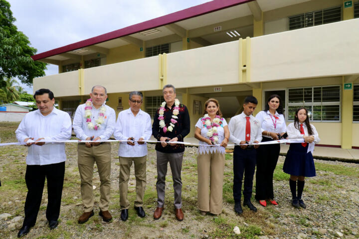 Rutilio Escandón inaugura infraestructura educativa en el CETIS No. 85 de Huixtla