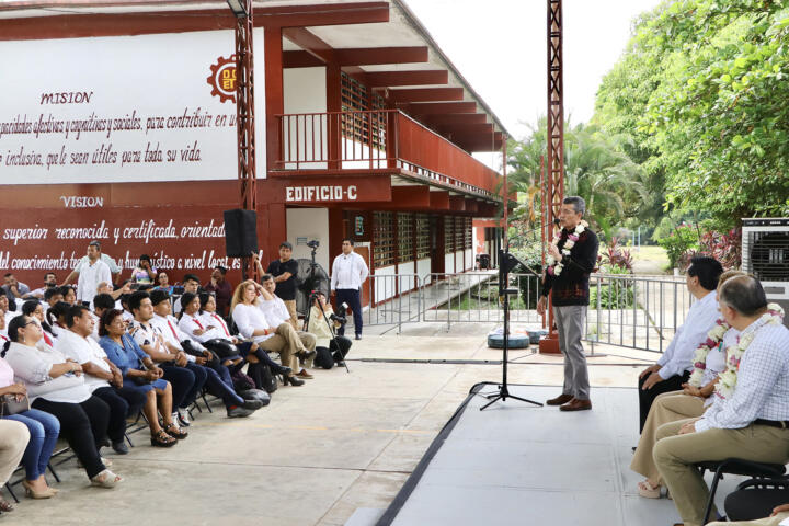 Rutilio Escandón inaugura infraestructura educativa en el CETIS No. 85 de Huixtla