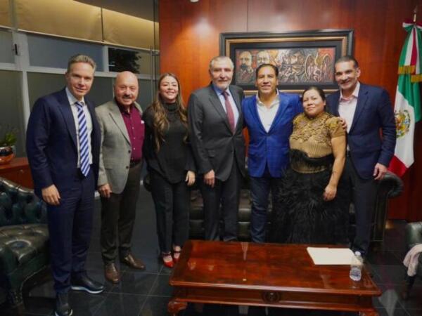 Con ovaciones reciben a Eduardo Ramírez en el Senado de la República