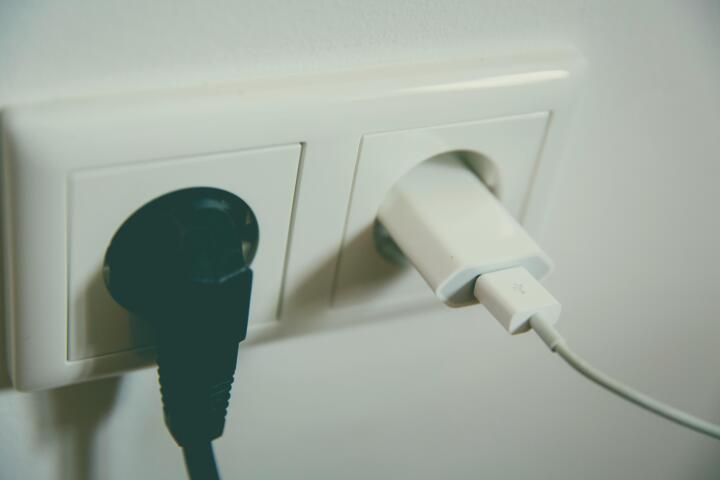 Ahorra energía y dinero con este simple hábito nocturno Ahorra energía y dinero con este simple hábito nocturno