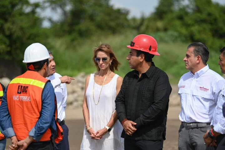 Eduardo Ramírez participa en presentación de proyectos de infraestructura portuaria en Puerto Chiapas