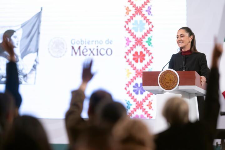 El 3 de enero inicia entrega de nuevas tarjetas del Banco del Bienestar para pensión de mujeres y en febrero para Beca Rita Cetina: presidenta de México