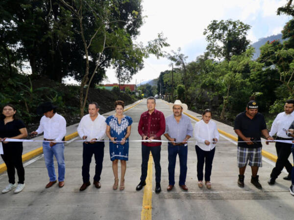 En Ostuacán, inaugura Rutilio Escandón pavimentación de calles y supervisa rehabilitación del templo San Juan Apóstol